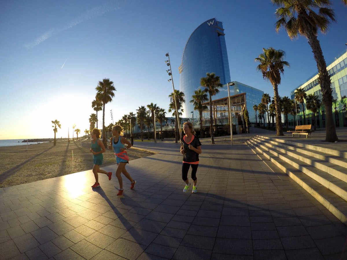 Running Tour in Barcelona - Early Bird Tour, Running with Friends at Beachfront - Run Fun Sights