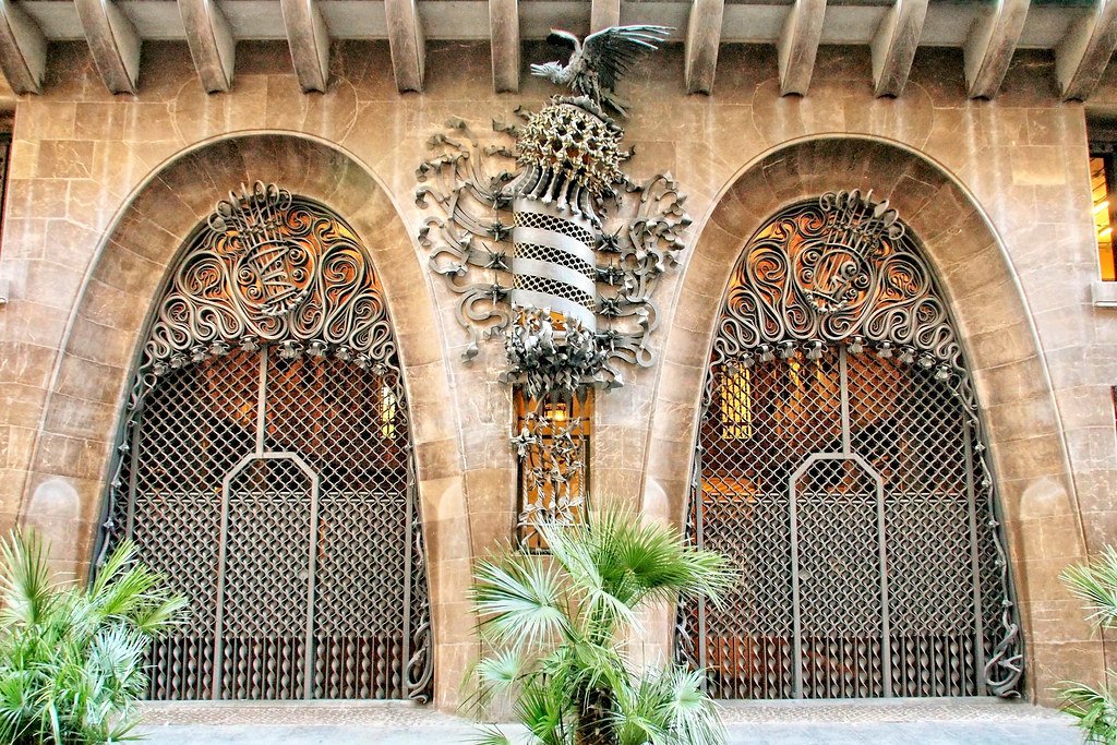 Antoni Gaudi Barcelona - Palau Güell Entrance Antoni Gaudi Barcelona - Palau Güell Entrance
